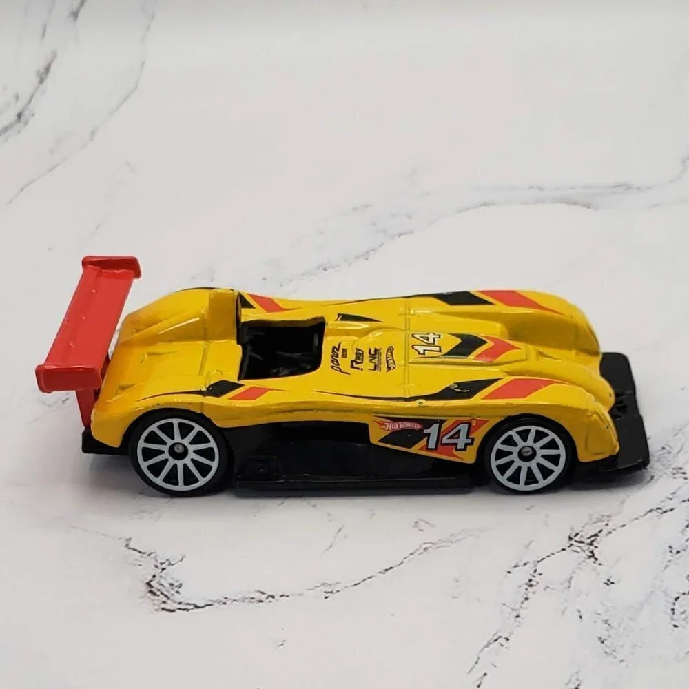 2010 Panoz LMP-1 Roadster S Hot Wheels Diecast Car Yellow Black